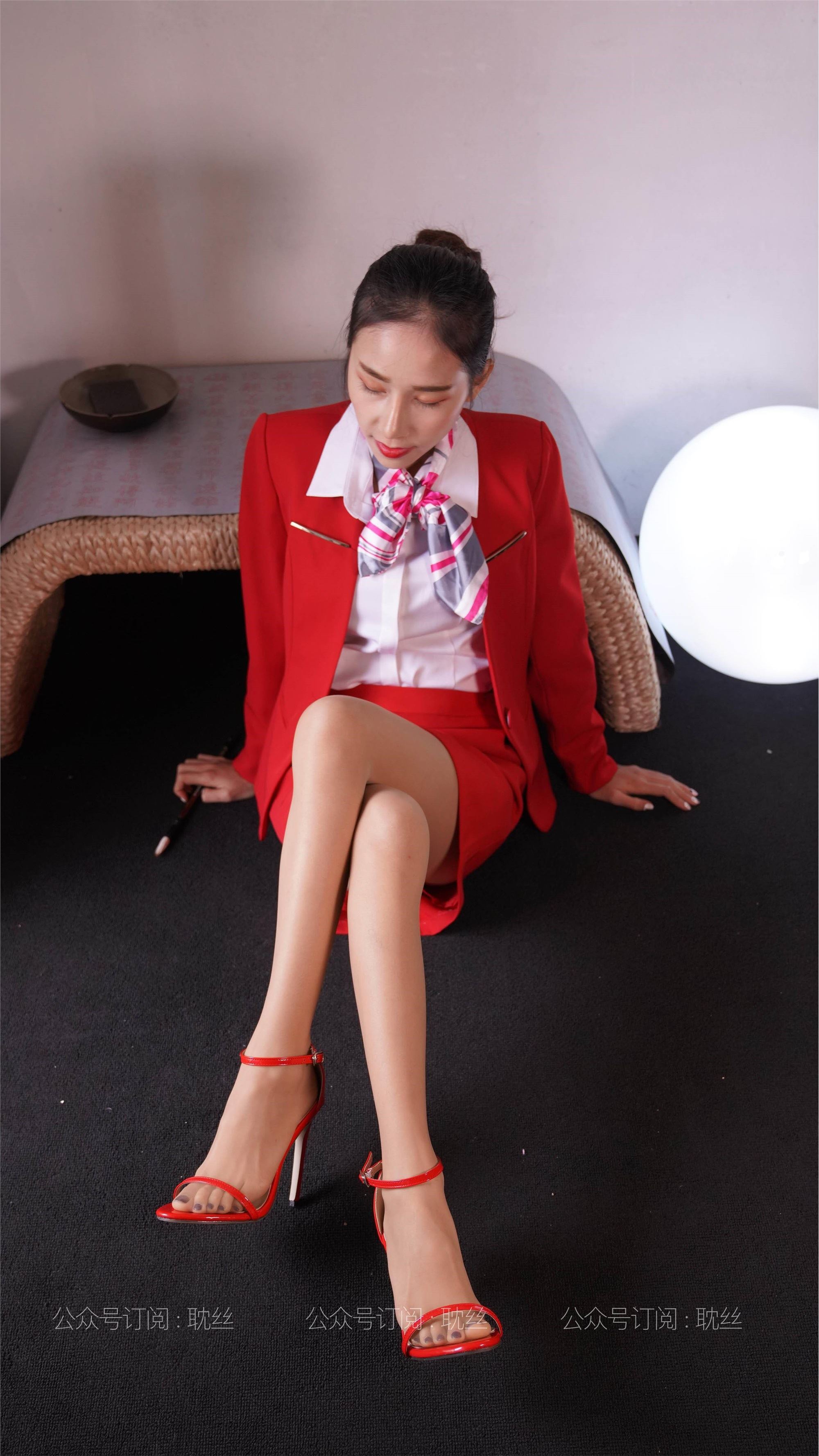 IESS异思趣向 - 模特：美子《红衣领班》